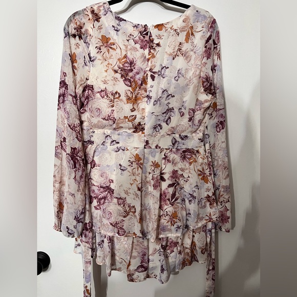 NEW WITH TAGS Francesca’s Womens Floral Romper Size - Large - Picture 4 of 5
